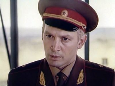 Vasiliy Lanovoy in Anna i komandor (1975)