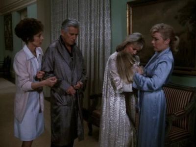 John Forsythe, Linda Evans, Jessica Player, and Cassie Yates in Dynasty (1981)