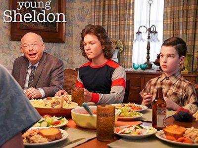 Wallace Shawn, Montana Jordan, and Iain Armitage in Young Sheldon: A Pineapple and the Bosom of Male Friendship (2019)