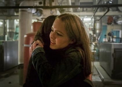 Olivia Nikkanen and Izabela Vidovic in Supergirl (2015)