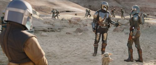 Pedro Pascal, Katee Sackhoff, and Wesley Kimmel in The Mandalorian (2019)