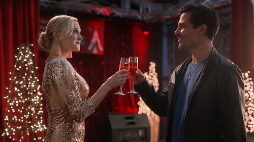 Katherine Bailess and Alex Polcyn in A Date by Christmas Eve (2019)