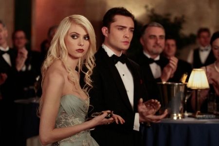 Taylor Momsen and Ed Westwick in Gossip Girl (2007)