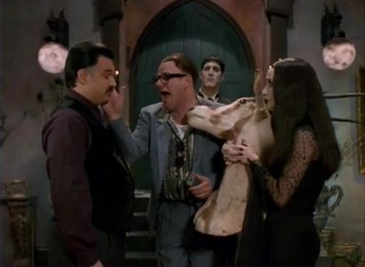 Ellie Harvie, Andrew Johnston, and Glenn Taranto in The New Addams Family (1998)
