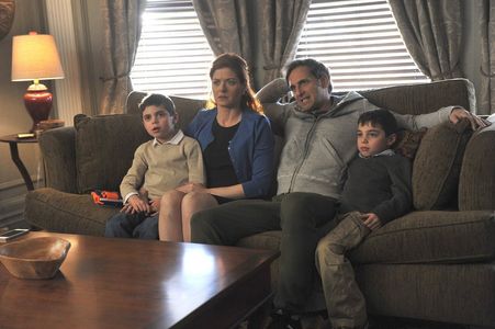 Debra Messing, Josh Lucas, Charlie Reina, and Vincent Reina in The Mysteries of Laura (2014)