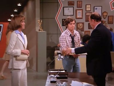 Mary Tyler Moore, Christopher S. Nelson, and Ned Wertimer in The Mary Tyler Moore Show (1970)