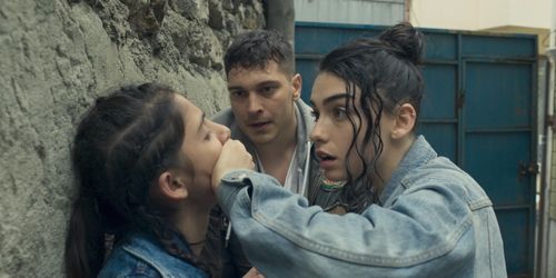 Helin Kandemir, Çagatay Ulusoy, and Hazar Ergüçlü in The Protector (2018)