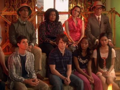 Danielle Bisutti, Ron Butler, Greg Proops, Yvette Nicole Brown, Keke Palmer, Robbie Amell, and Ashley Argota Torres in T
