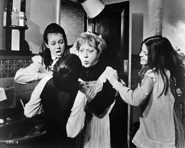 Jenny Agutter, Ann Lancaster, Sally Thomsett, and Gary Warren in The Railway Children (1970)