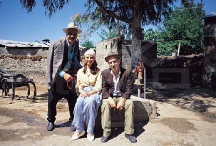Aydemir Akbas, Erol Tas, and Ilknur Bozkurt in Hanimin Çiftligi (1990)