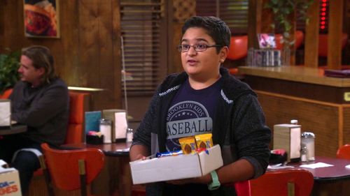 Jacob Guenther in 2 Broke Girls (2011)