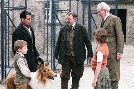 Peter O'Toole, John Lynch, Jonathan Mason, and Hester Odgers in Lassie (2005)