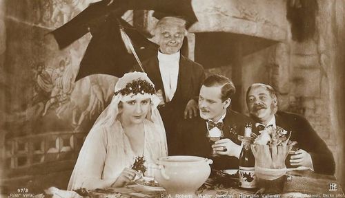 Walter Jankuhn, Henny Porten, Ralph Arthur Roberts, and Hermann Vallentin in Lotte (1928)