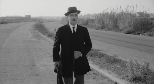 Totò in The Hawks and the Sparrows (1966)