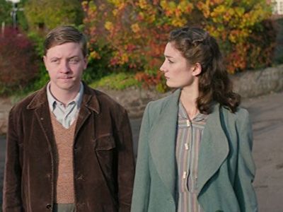 Mike Noble and Daisy Badger in Home Fires (2015)