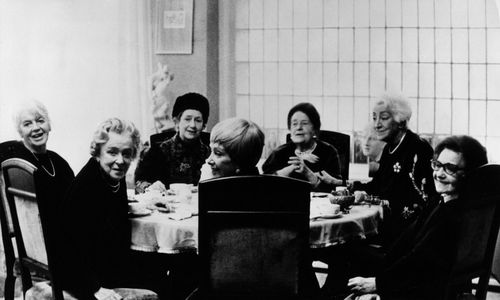 Peggy Ashcroft, Elisabeth Bergner, Lil Dagover, Johanna Hofer, and Françoise Rosay in The Pedestrian (1973)