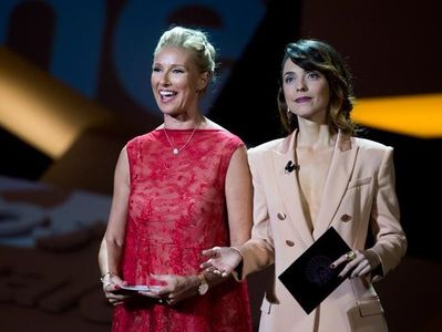 Anne Igartiburu and Leticia Dolera in Festival de Cine de San Sebastián 2017 - Gala de inauguración (2017)
