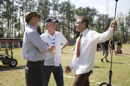Writers Rick Reilly and Duncan Brantley talk with director George Clooney on the set of LEATHERHEADS