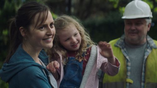 Clare Dunne and Molly McCann in Herself (2020)