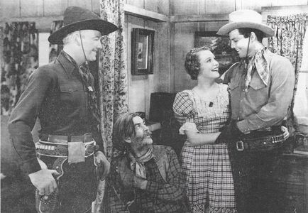William Boyd, James Ellison, Muriel Evans, and George 'Gabby' Hayes in Call of the Prairie (1936)