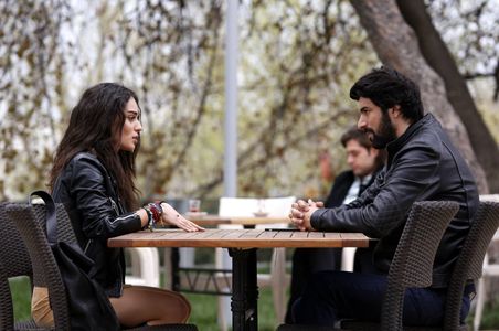 Engin Akyürek and Bestemsu Özdemir in Black Money Love (2014)