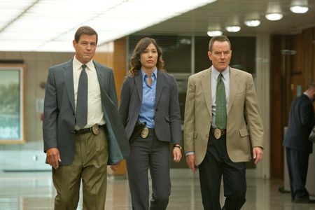 Michael Paré, Michaela Conlin, and Bryan Cranston in The Lincoln Lawyer (2011)