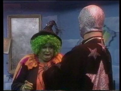 Carol Lee Scott and Freddie Stevens in Emu's World (1982)