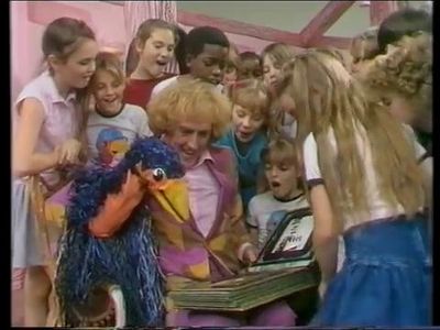 Emma Louise Fox, Rod Hull, Kate Power, Emma Whitlock, and Hugh Harper in Emu's World (1982)