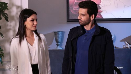 Kaan Urgancioglu and Hazal Filiz Küçükköse in Endless Love (2015)