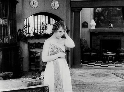 Ossi Oswalda in I Don't Want to Be a Man (1918)