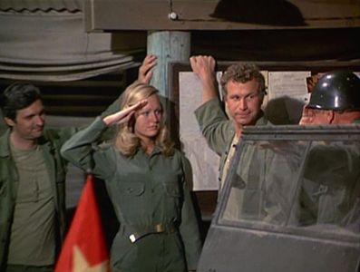 Alan Alda, Wayne Rogers, Herb Voland, and Sheila Lauritsen in M*A*S*H (1972)