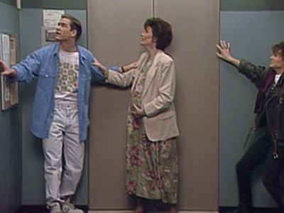 Mark-Paul Gosselaar, Leanna Creel, and Louan Gideon in Saved by the Bell (1989)