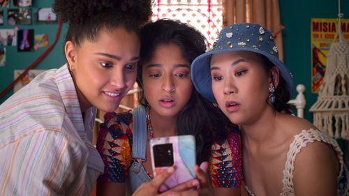 Maitreyi Ramakrishnan, Ramona Young, and Lee Rodriguez in Never Have I Ever (2020)