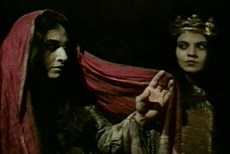 Susan Taslimi and Yasaman Arami in Death of Yazdgerd (1982)