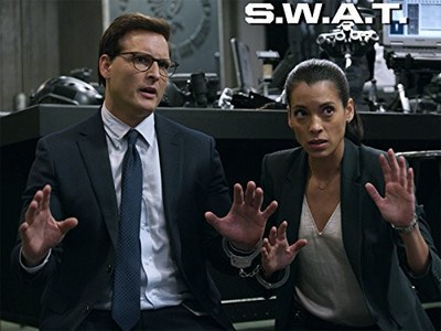 Peter Facinelli and Stephanie Sigman in S.W.A.T. (2017)