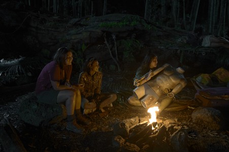 Mia Healey, Sophia Ali, Jenna Clause, and Shannon Berry in The Wilds: Day 30/1 (2022)