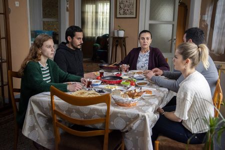 Hatice Aslan, Burcu Biricik, Baris Arduç, Ahsen Eroglu, and Caner Sahin in Kuzgun: 12.Bölüm (2019)
