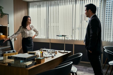 Neve Campbell and Manuel Garcia-Rulfo in The Lincoln Lawyer (2022)
