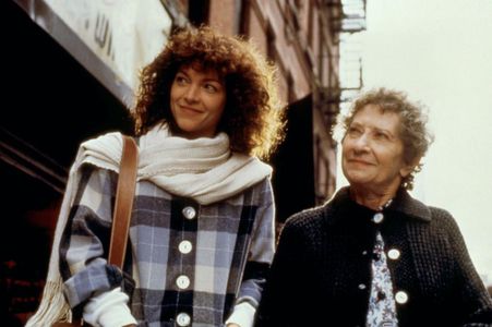 Amy Irving and Reizl Bozyk in Crossing Delancey (1988)
