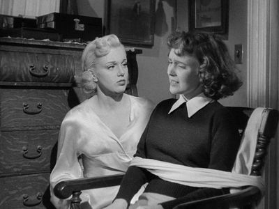 Jan Sterling and Allene Roberts in Union Station (1950)