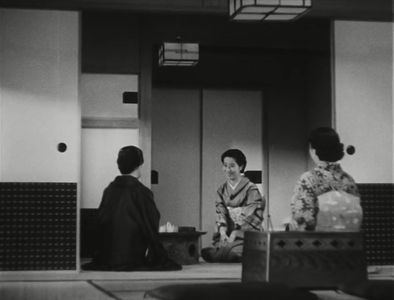 Ayako Katsuragi, Mieko Takamine, and Yoshiko Tsubouchi in The Brothers and Sisters of the Toda Family (1941)