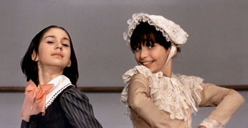 Maia Kankava and Ia Ninidze in Melodies of the Vera Quarter (1973)