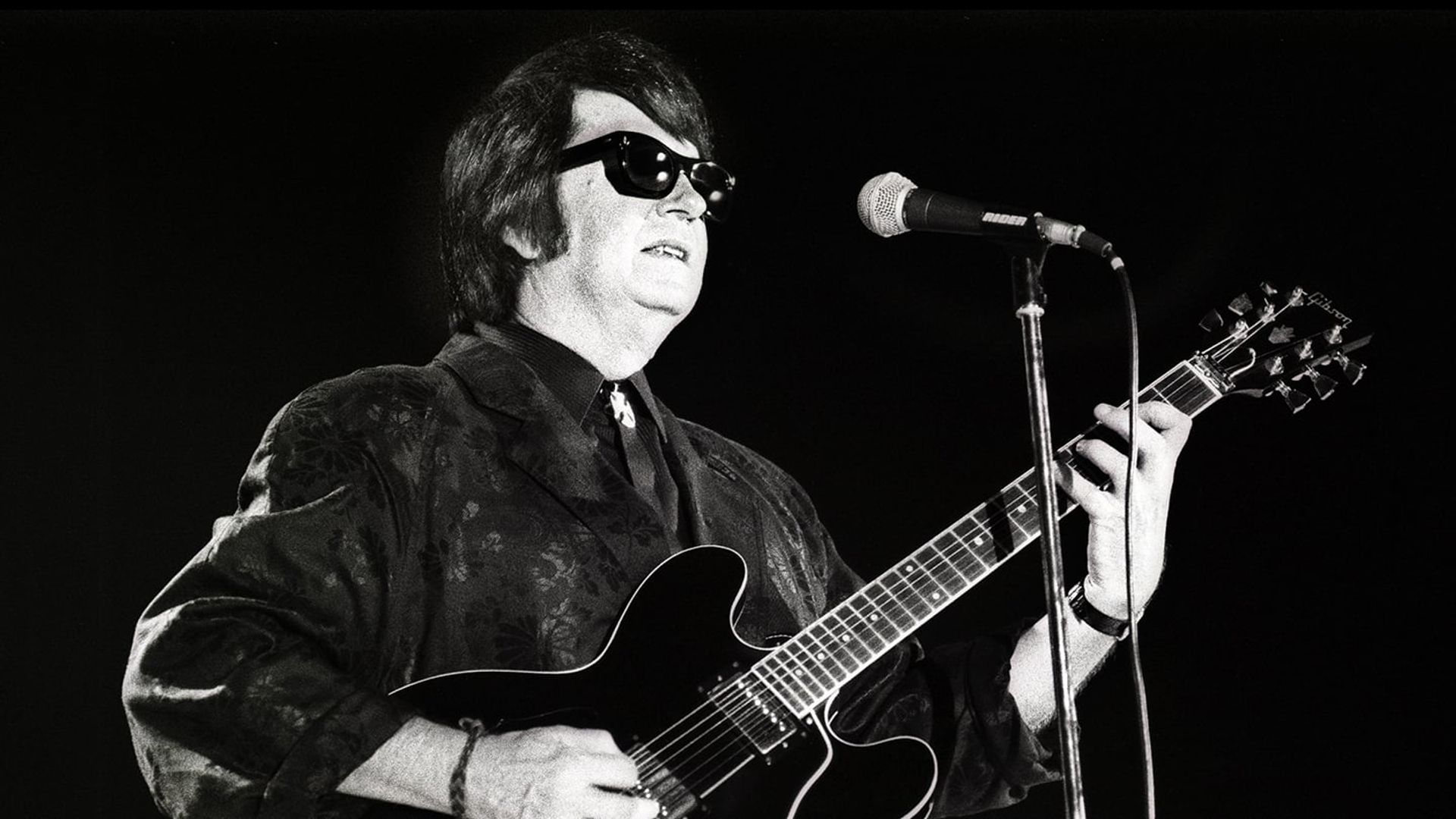 Roy Orbison and Friends: A Black and White Night background