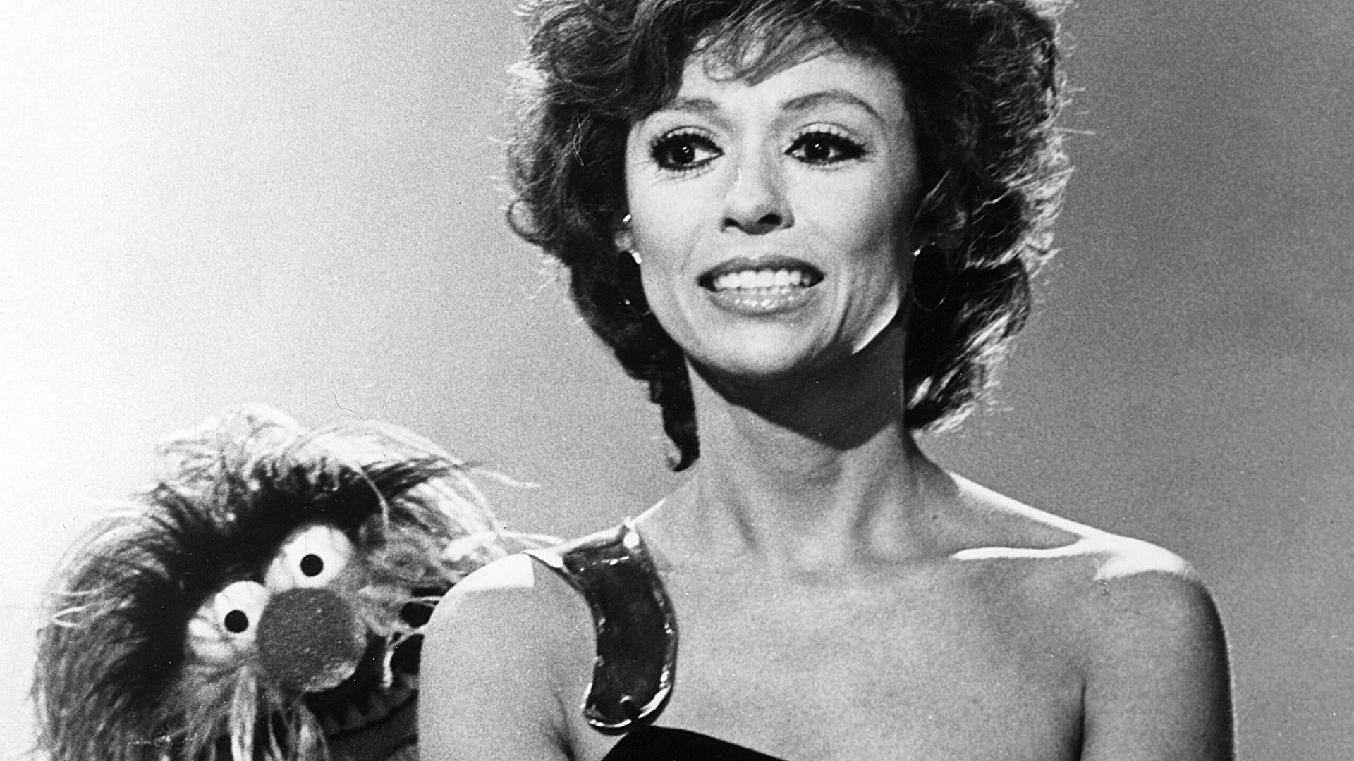 Rita Moreno: Just a Girl Who Decided to Go for It background