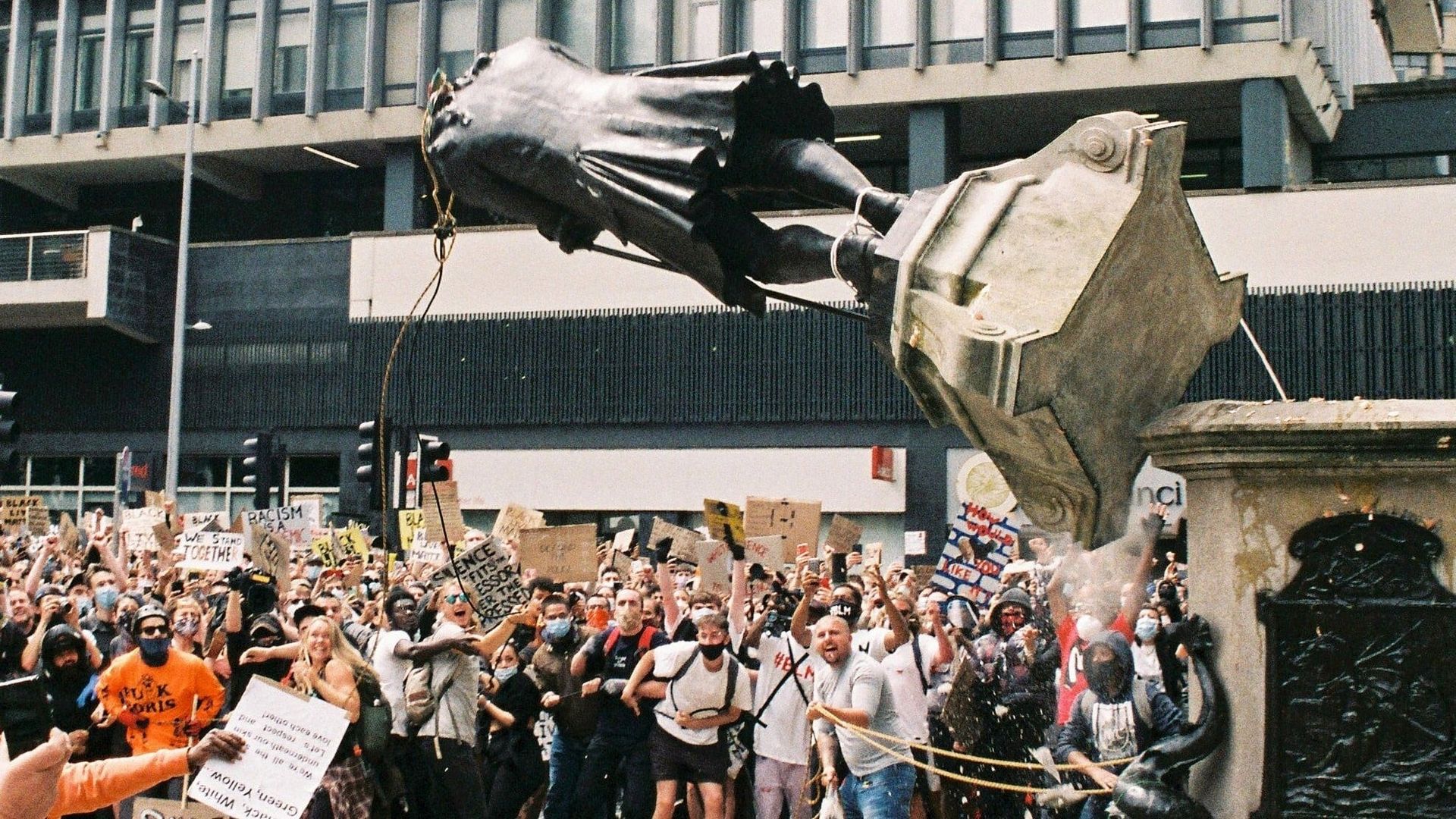 Statue Wars: One Summer in Bristol background