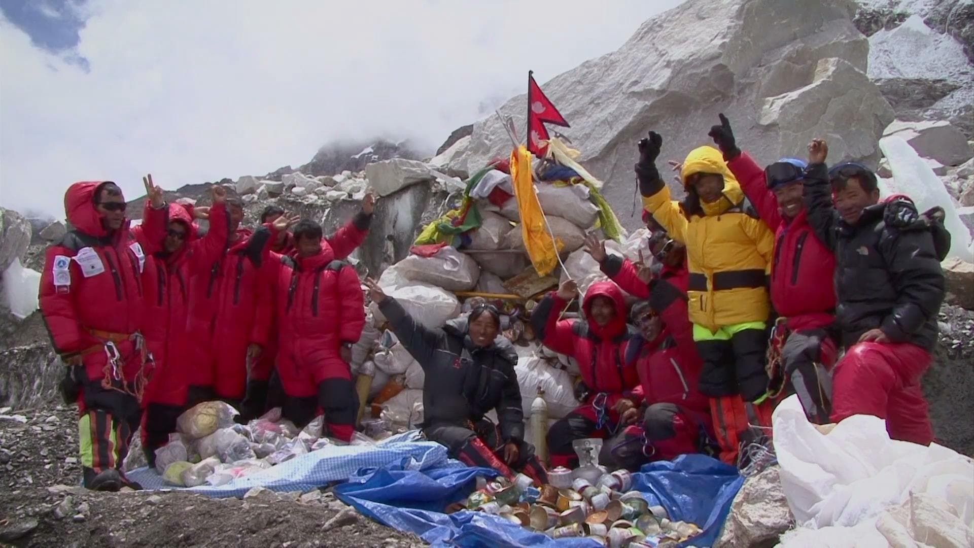 Death Zone: Cleaning Mount Everest background