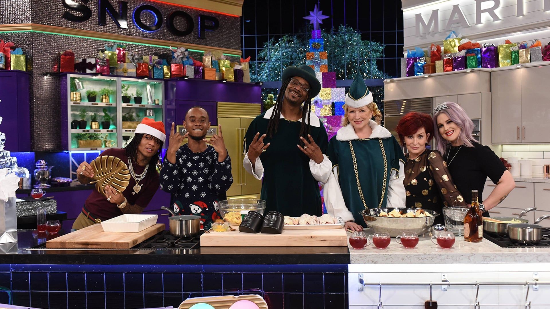 Martha & Snoop's Potluck Party Challenge background