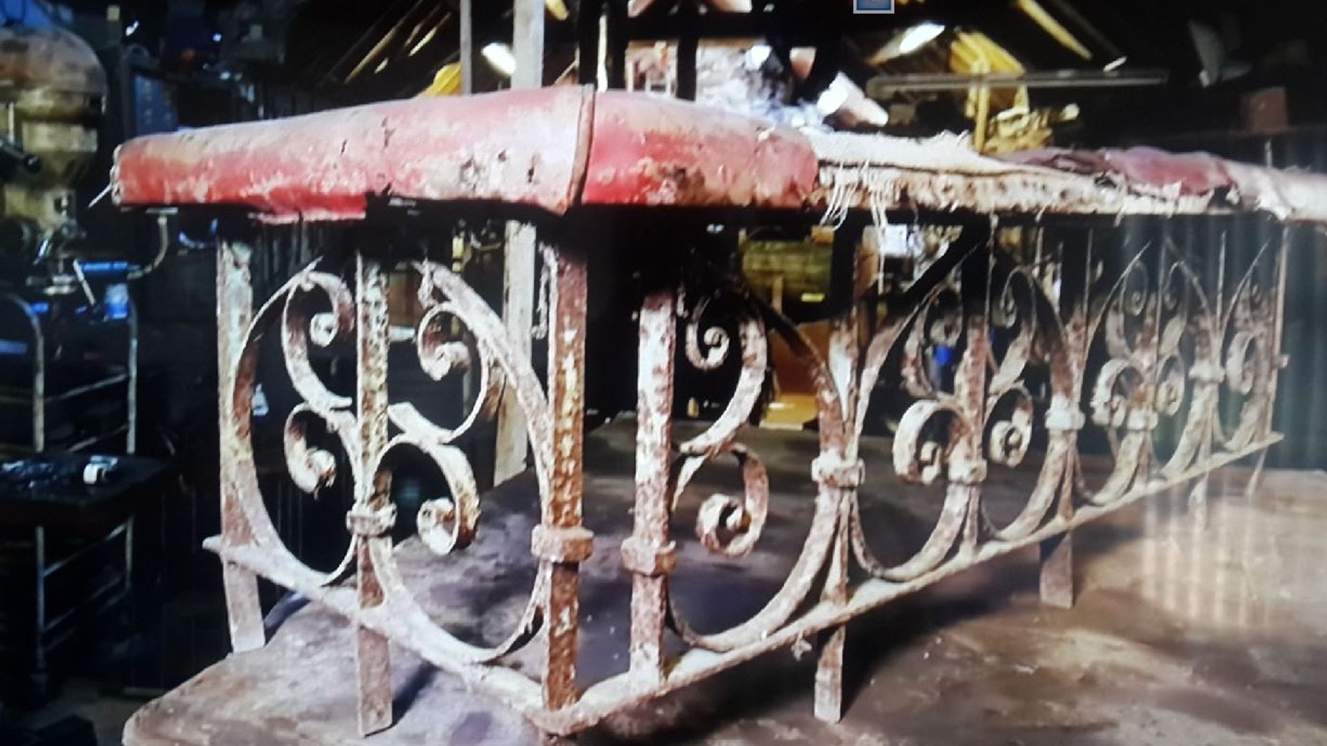 Salvage Hunters: The Restorers background