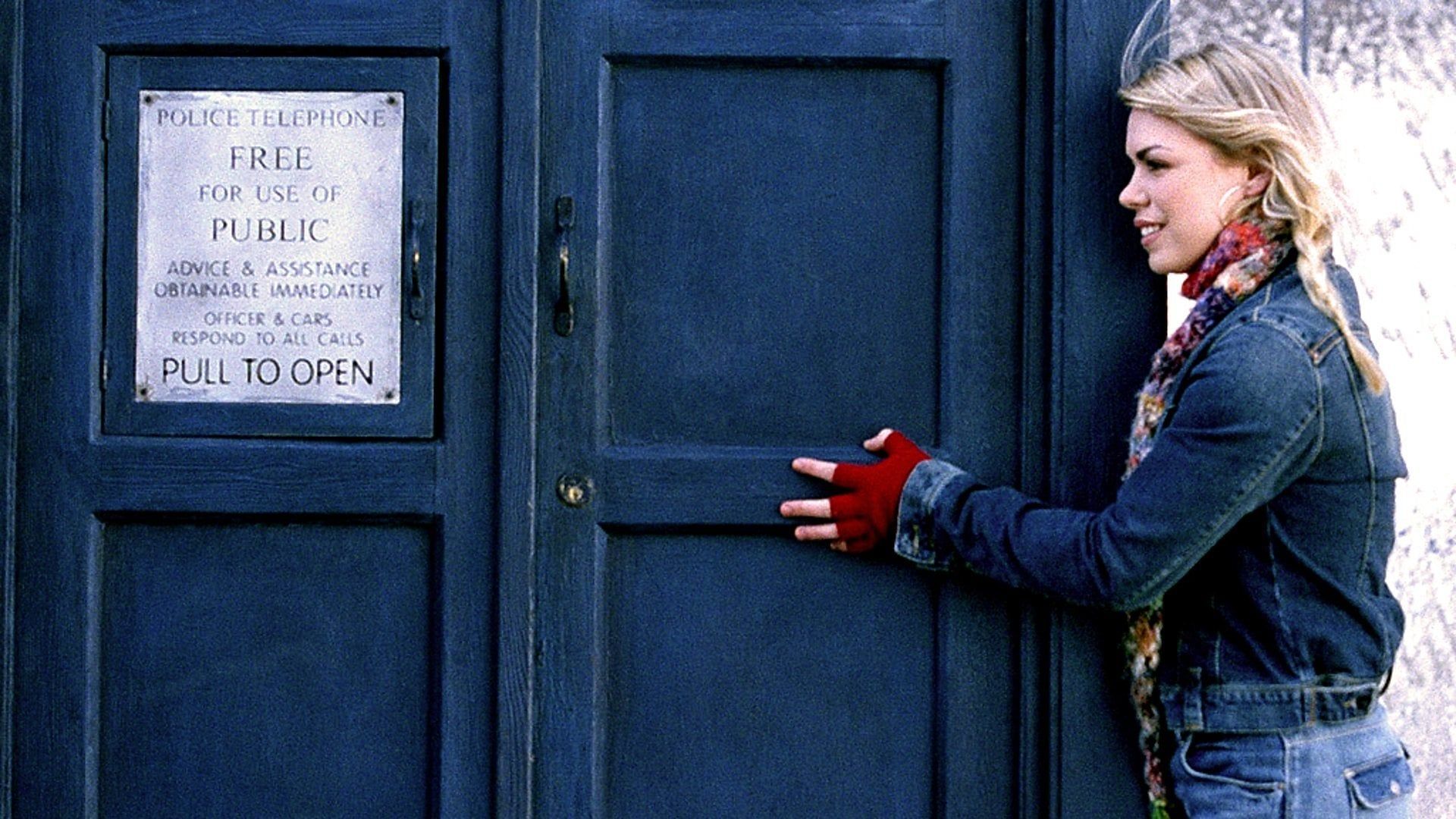 Doctor Who Confidential background