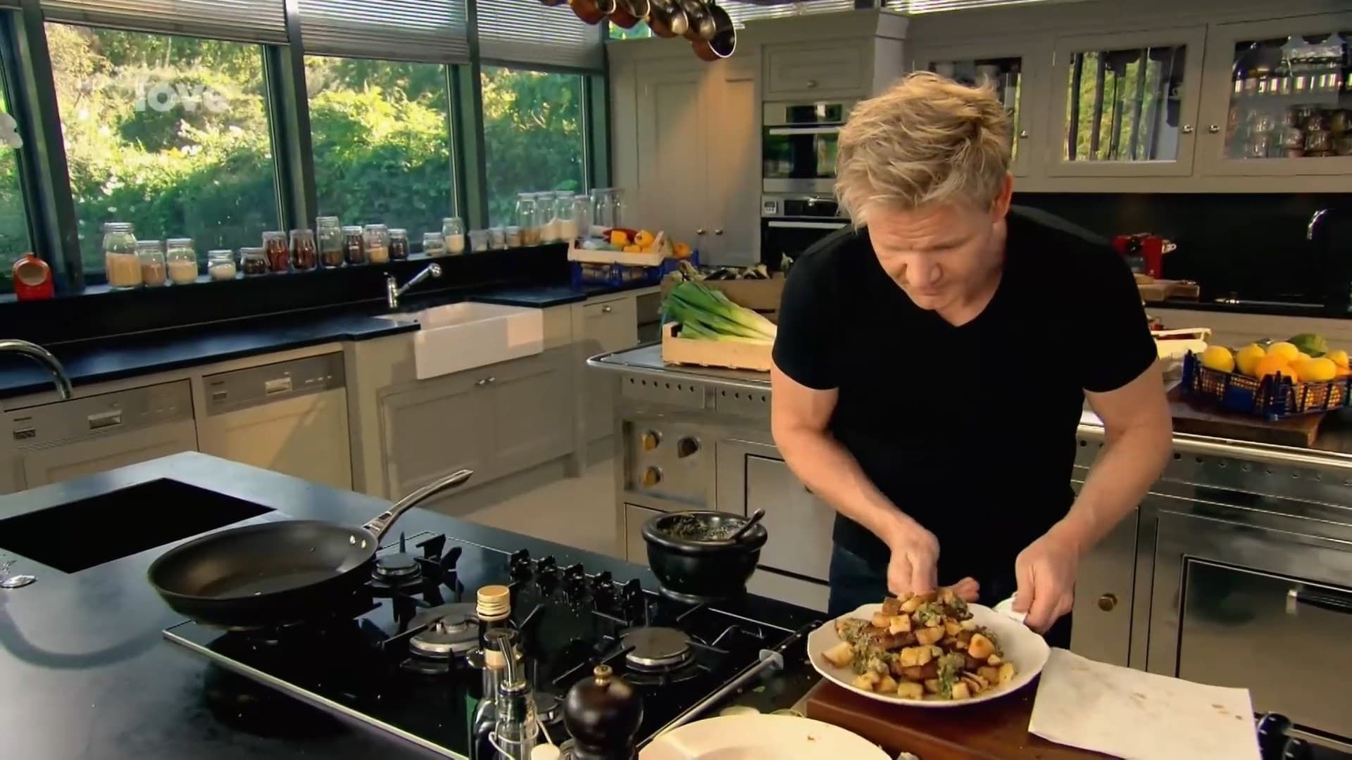 Gordon Ramsay's Ultimate Cookery Course background